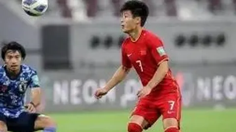 《足球快讯：梅努梦驰那不勒斯，麦克托米奈辉煌足迹成他加盟动力》