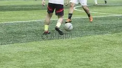 浙江U20球队领袖王钰栋伤退，紧急告别赛场，将直赴U22国足集结，全面诊断伤病状况！